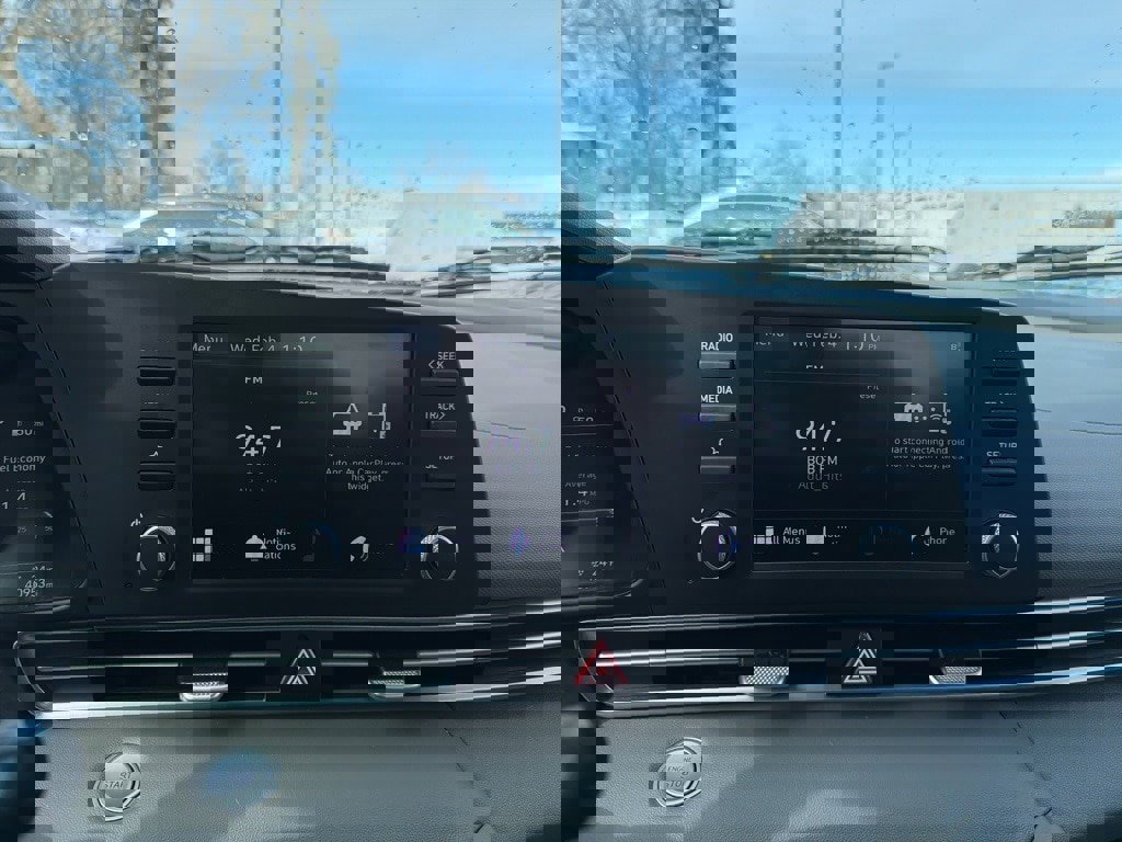 Certified 2023 Hyundai Elantra SEL image 18