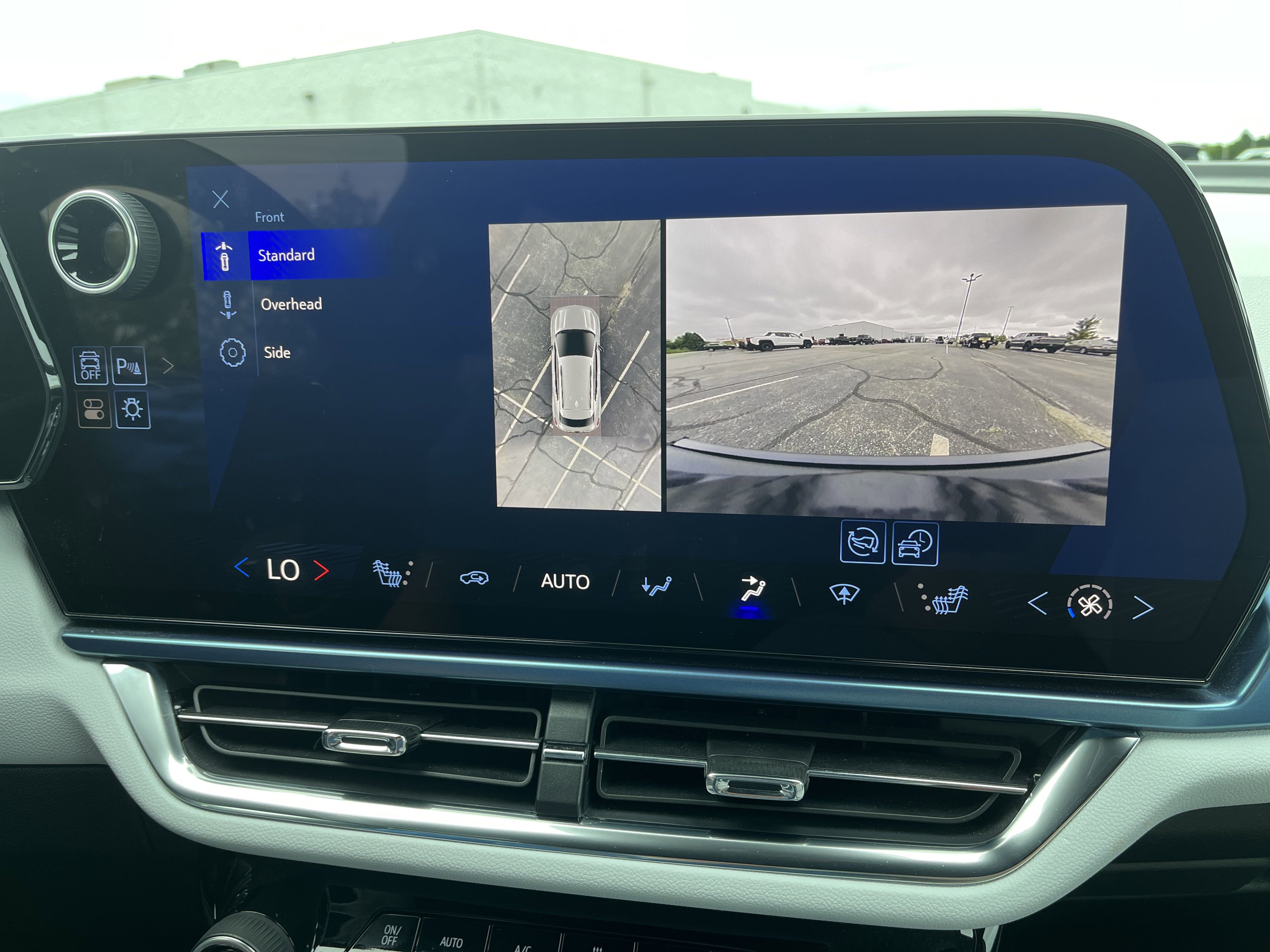 Used 2025 Chevrolet Equinox EV LT w/ Convenience Package image 25