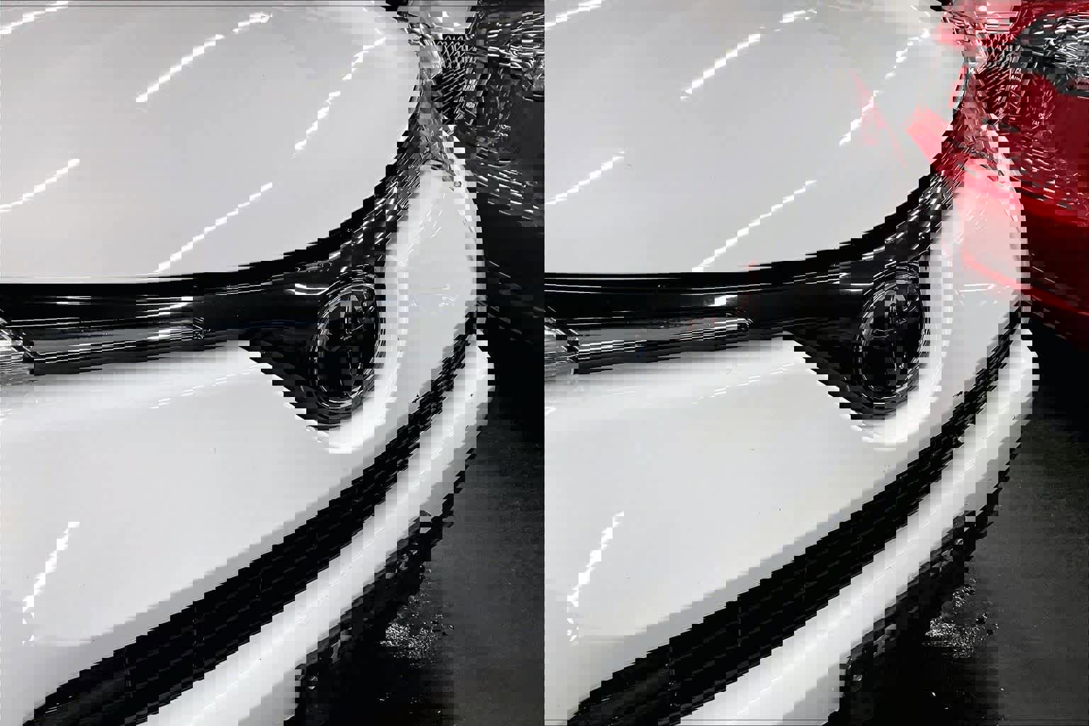 Used 2018 Toyota RAV4 LE w/ Carpet Mat Package image 29