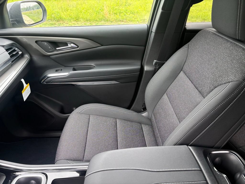 New 2026 Chevrolet Traverse LT w/ LPO, Floor Liner Package FWD image 17
