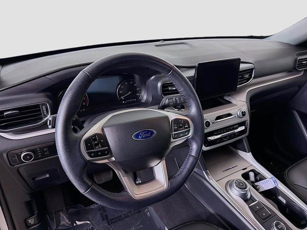 Used 2023 Ford Explorer XLT w/ Equipment Group 202A AWD/4WD image 17