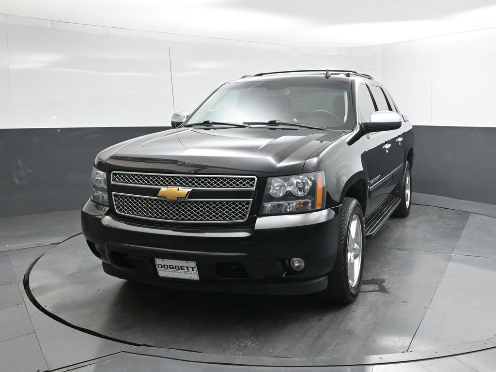 Used 2013 Chevrolet Avalanche LTZ image 30