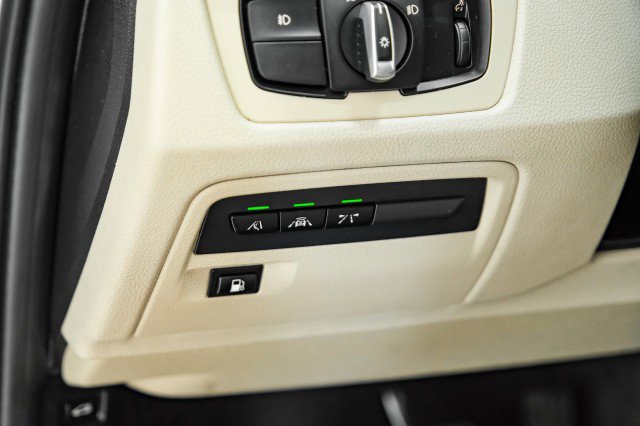 Used 2018 BMW 330e image 21
