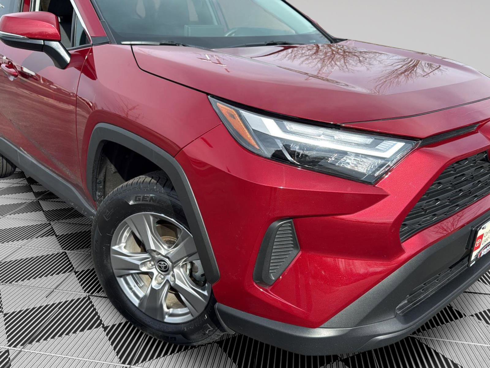 Used 2025 Toyota RAV4 XLE image 19