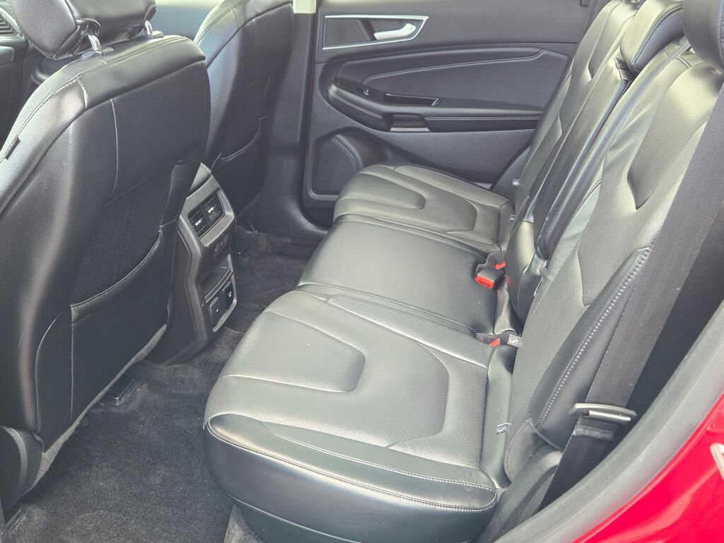 Used 2018 Ford Edge Titanium w/ Equipment Group 301A AWD/4WD image 21