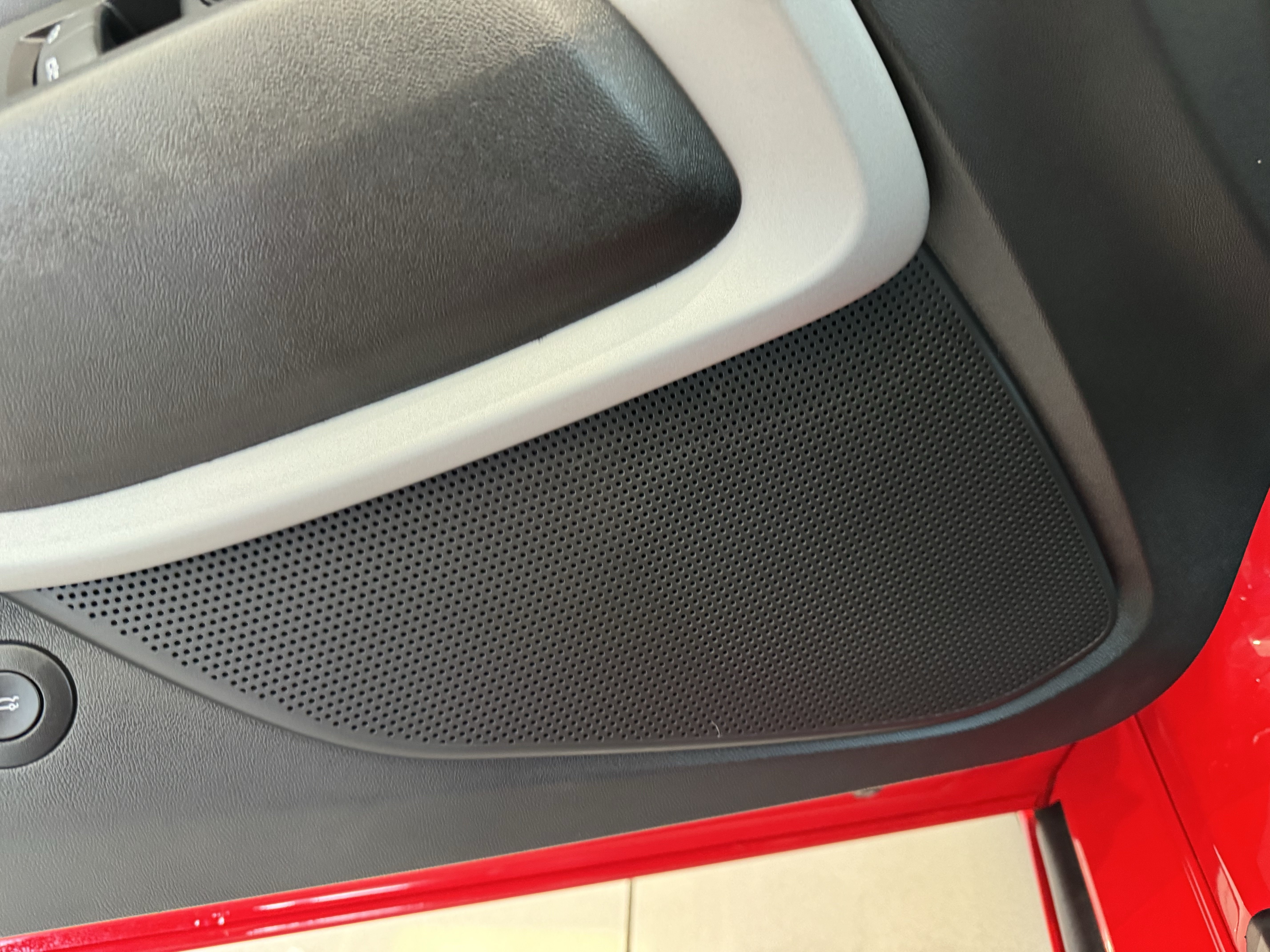 Used 2018 Chevrolet Camaro SS RWD image 12