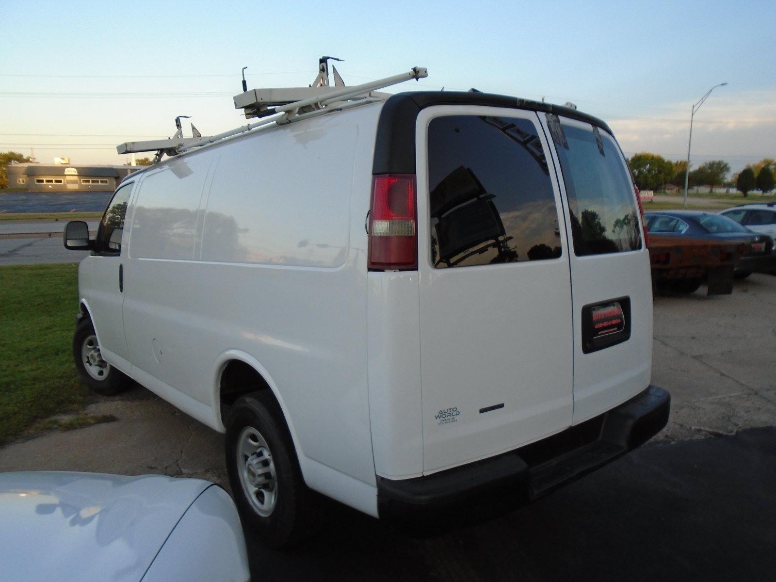 Used 2016 Chevrolet Express 2500 RWD image 4