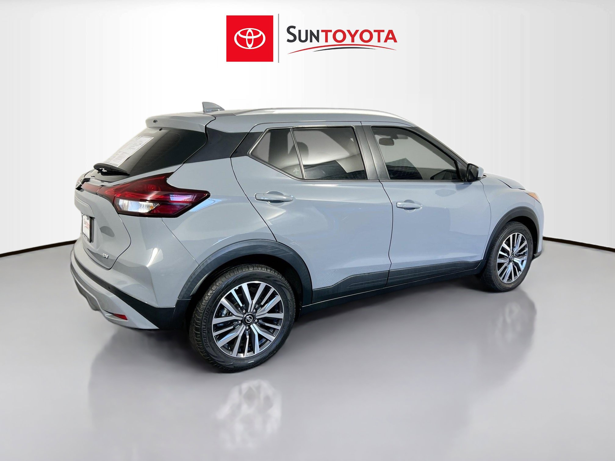 Used 2021 Nissan Kicks SV image 4