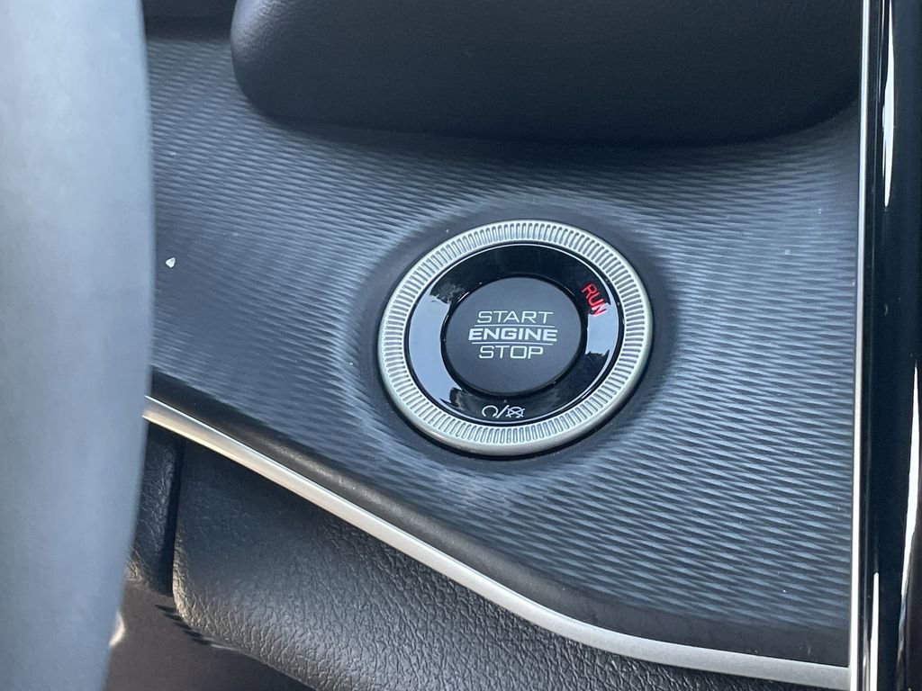 Used 2023 Jeep Grand Cherokee L Laredo image 16