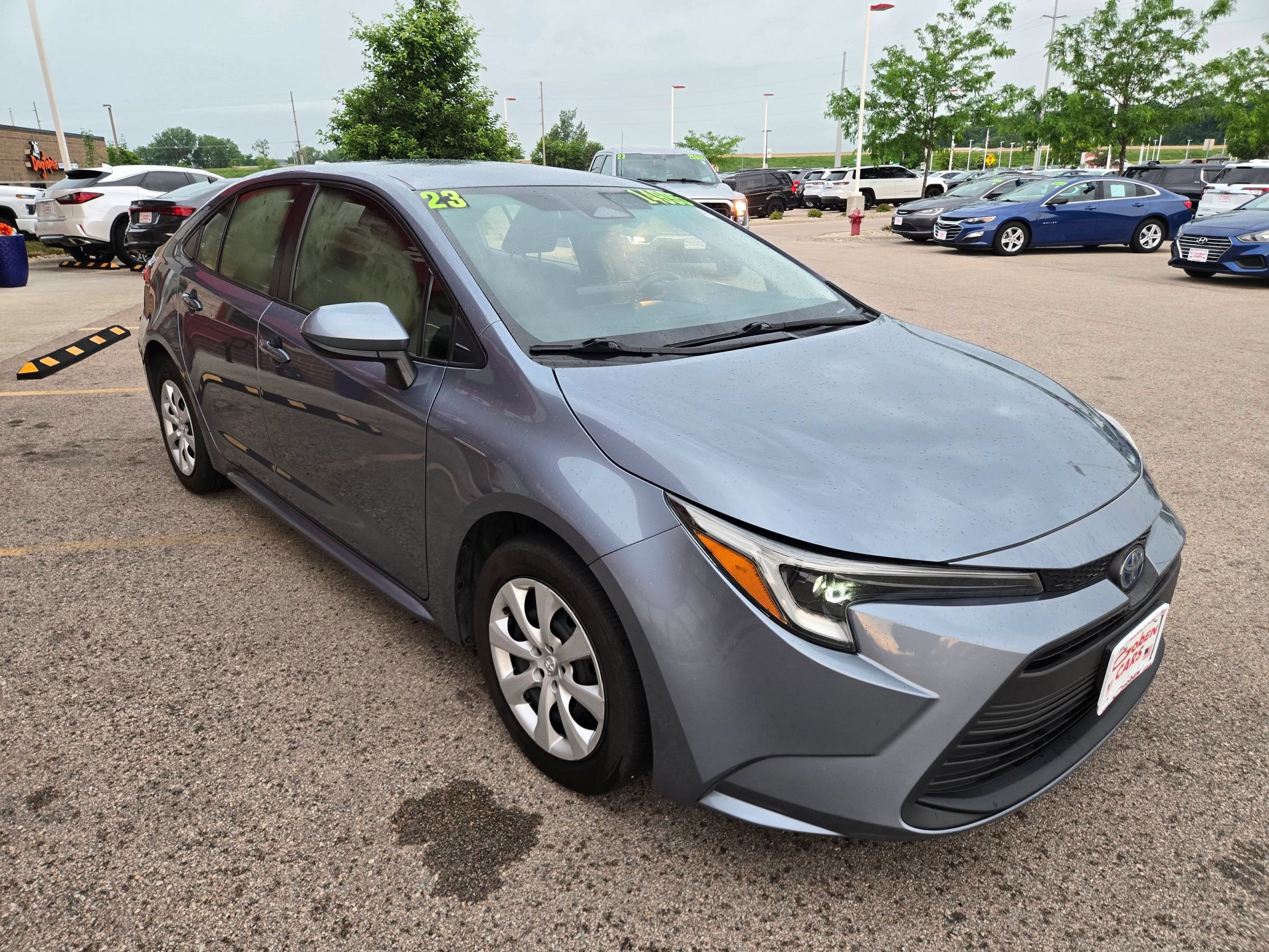 Used 2023 Toyota Corolla LE FWD image 3