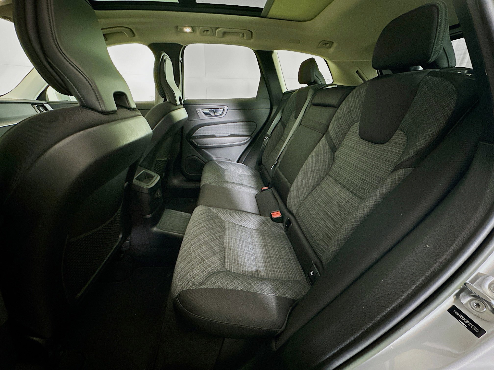 Used 2023 Volvo XC60 T8 Core image 28