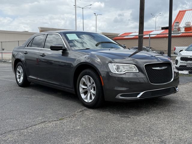 Used 2023 Chrysler 300 Touring RWD image 2