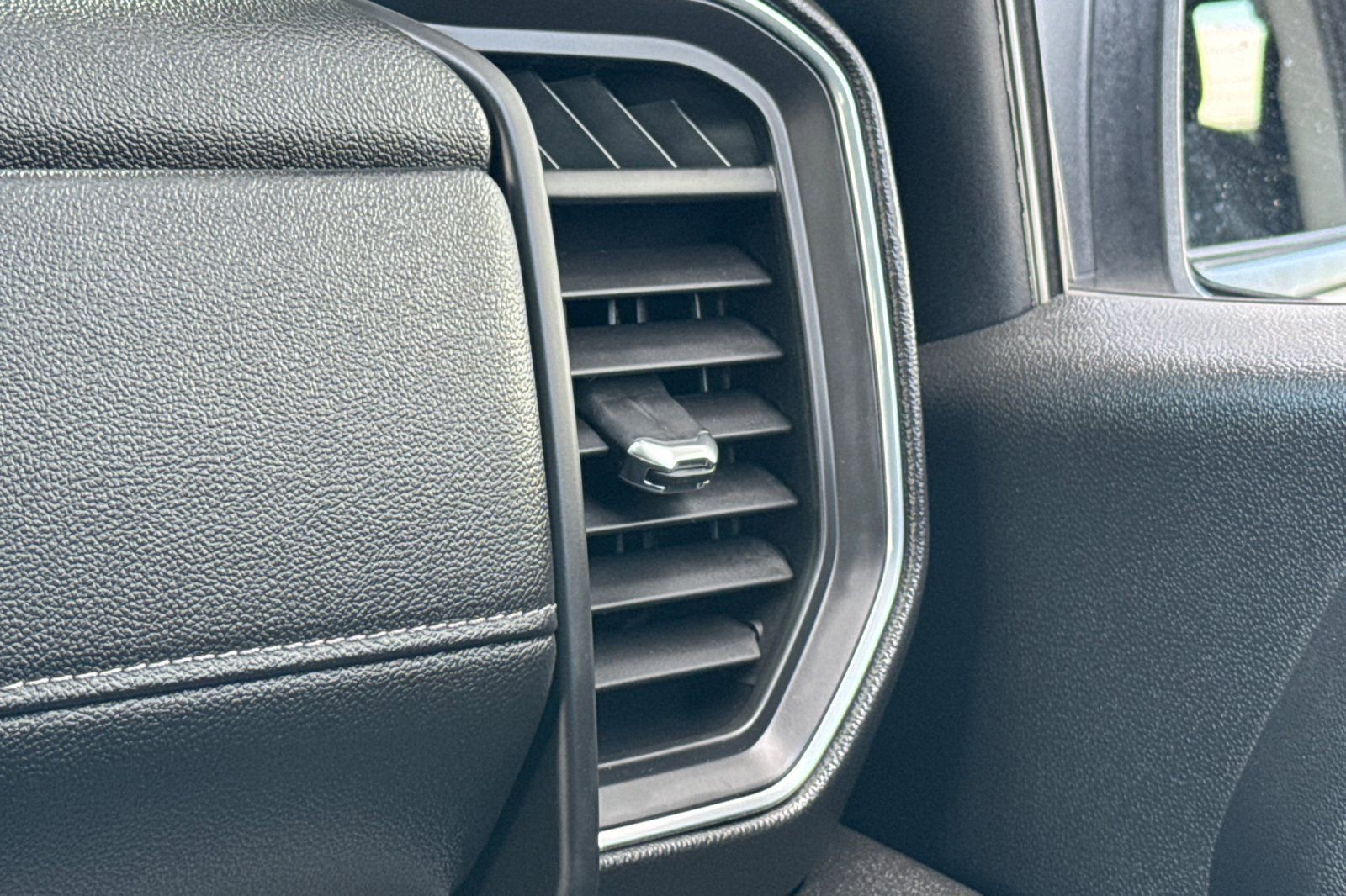 Used 2024 Chevrolet Silverado 1500 LT image 29