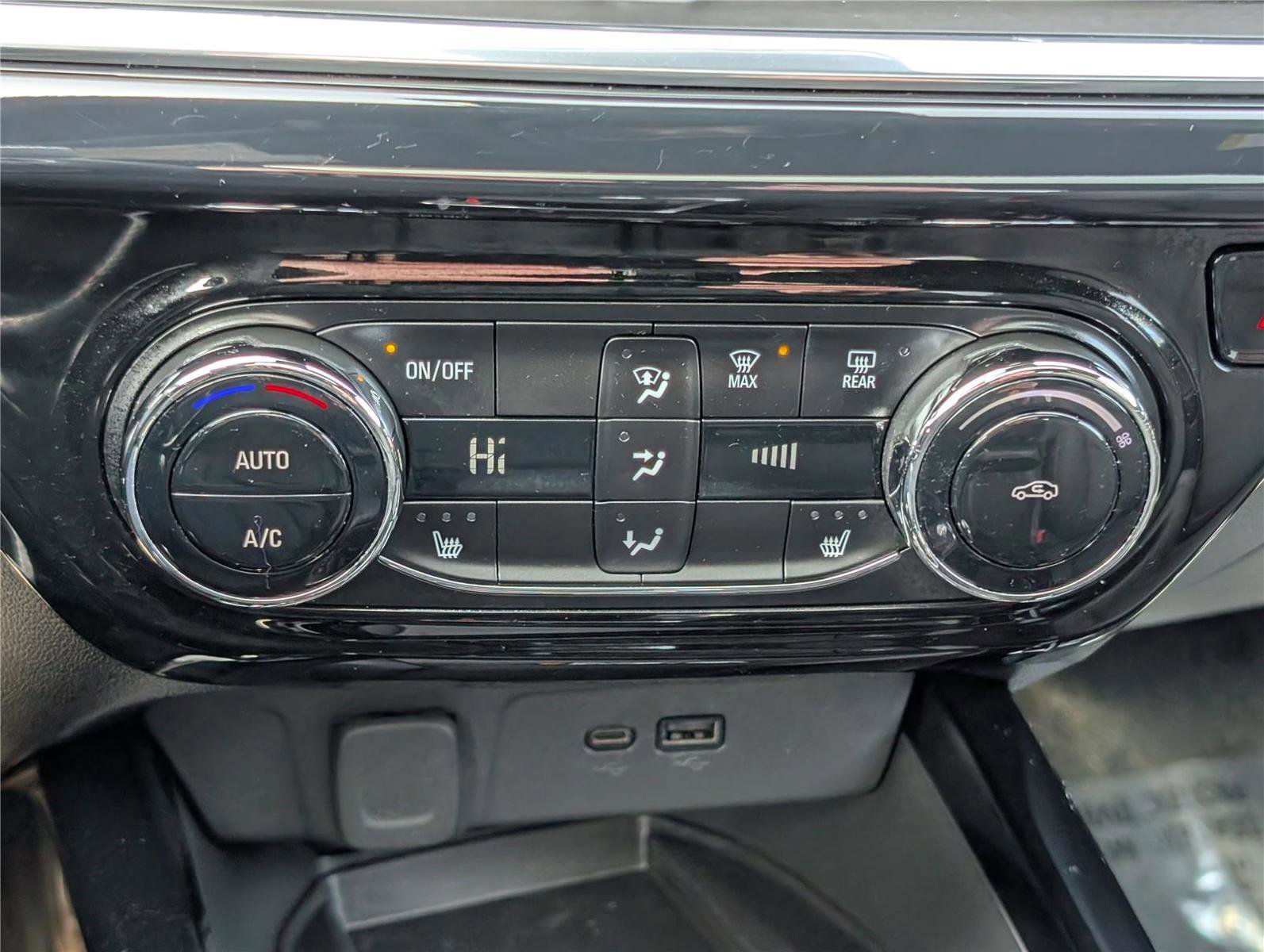 Used 2024 Chevrolet Trax RS w/ Sunroof Package image 25