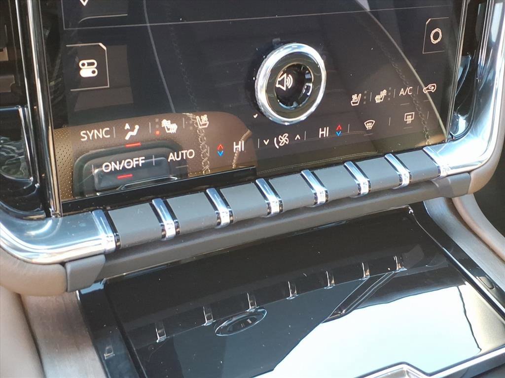 Used 2025 GMC Yukon Denali Ultimate w/ LPO, Floor Liner Package image 25