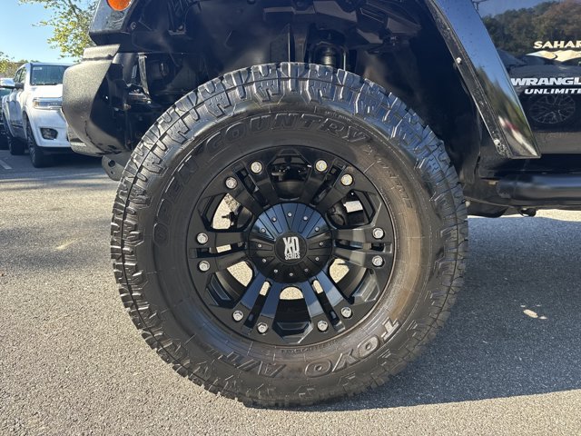 Used 2015 Jeep Wrangler Unlimited Sahara w/ Connectivity Group AWD/4WD image 11