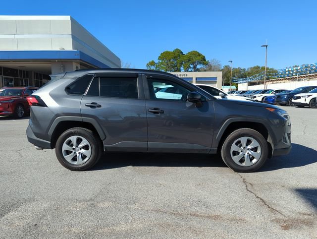 Used 2021 Toyota RAV4 LE image 3