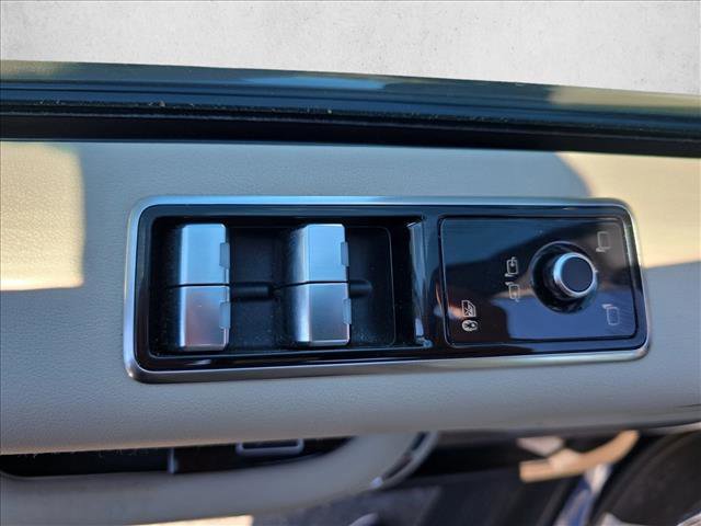 Used 2018 Land Rover Range Rover HSE image 28