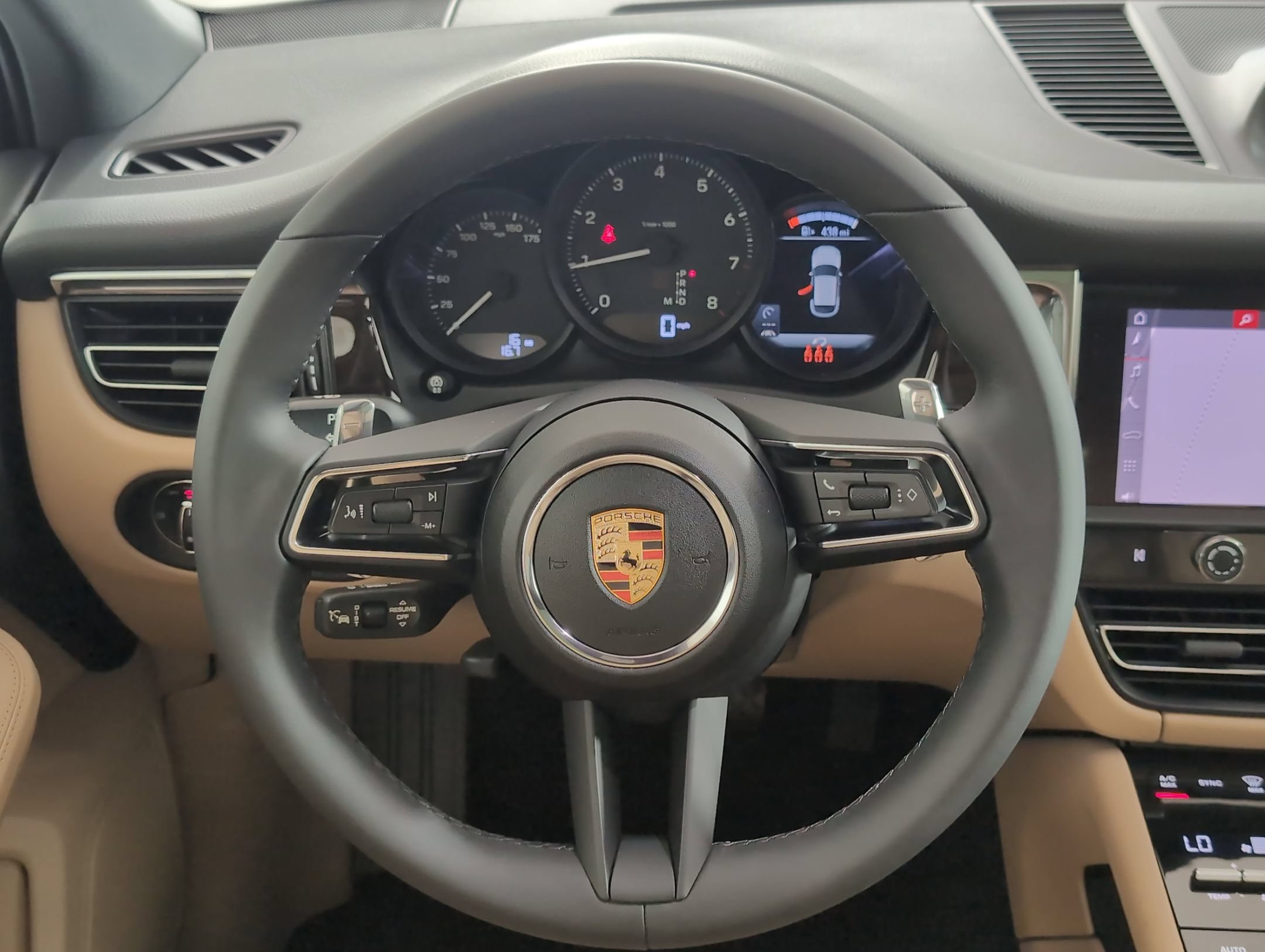 Certified 2025 Porsche Macan AWD/4WD image 27