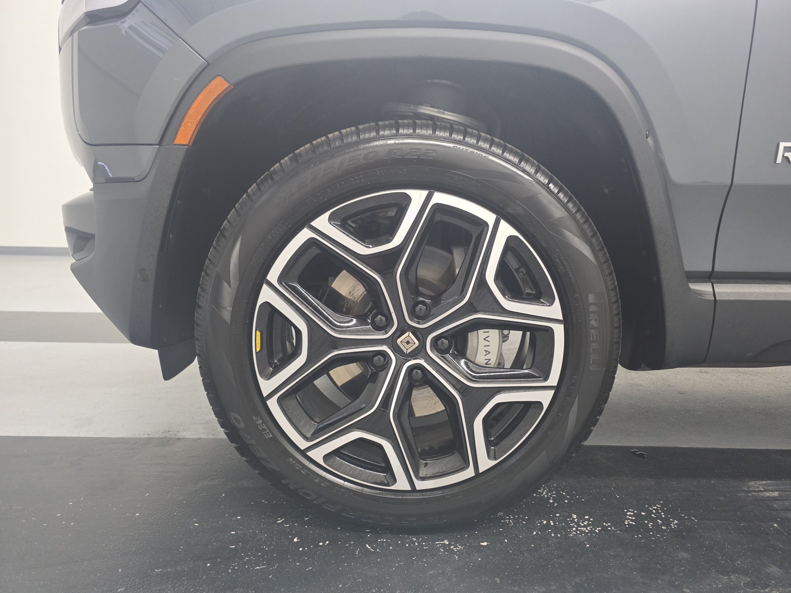Used 2024 Rivian R1S Adventure AWD/4WD image 9
