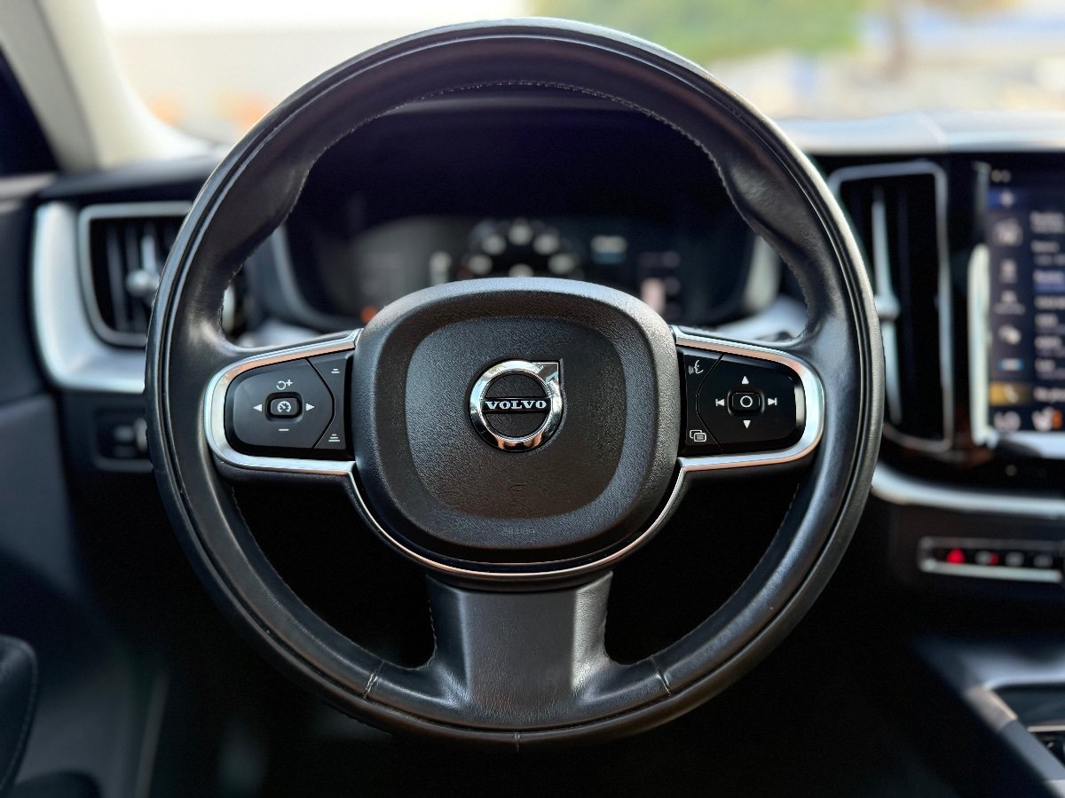 Used 2019 Volvo XC60 T5 Momentum w/ Premium Package AWD/4WD image 26