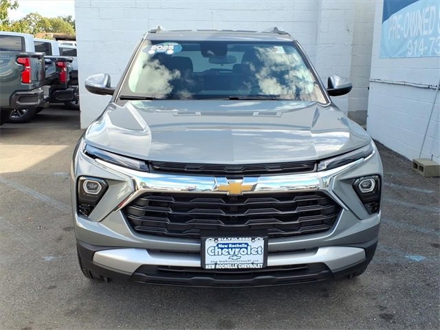 Used 2025 Chevrolet TrailBlazer LT w/ LT Cold Weather Package image 2
