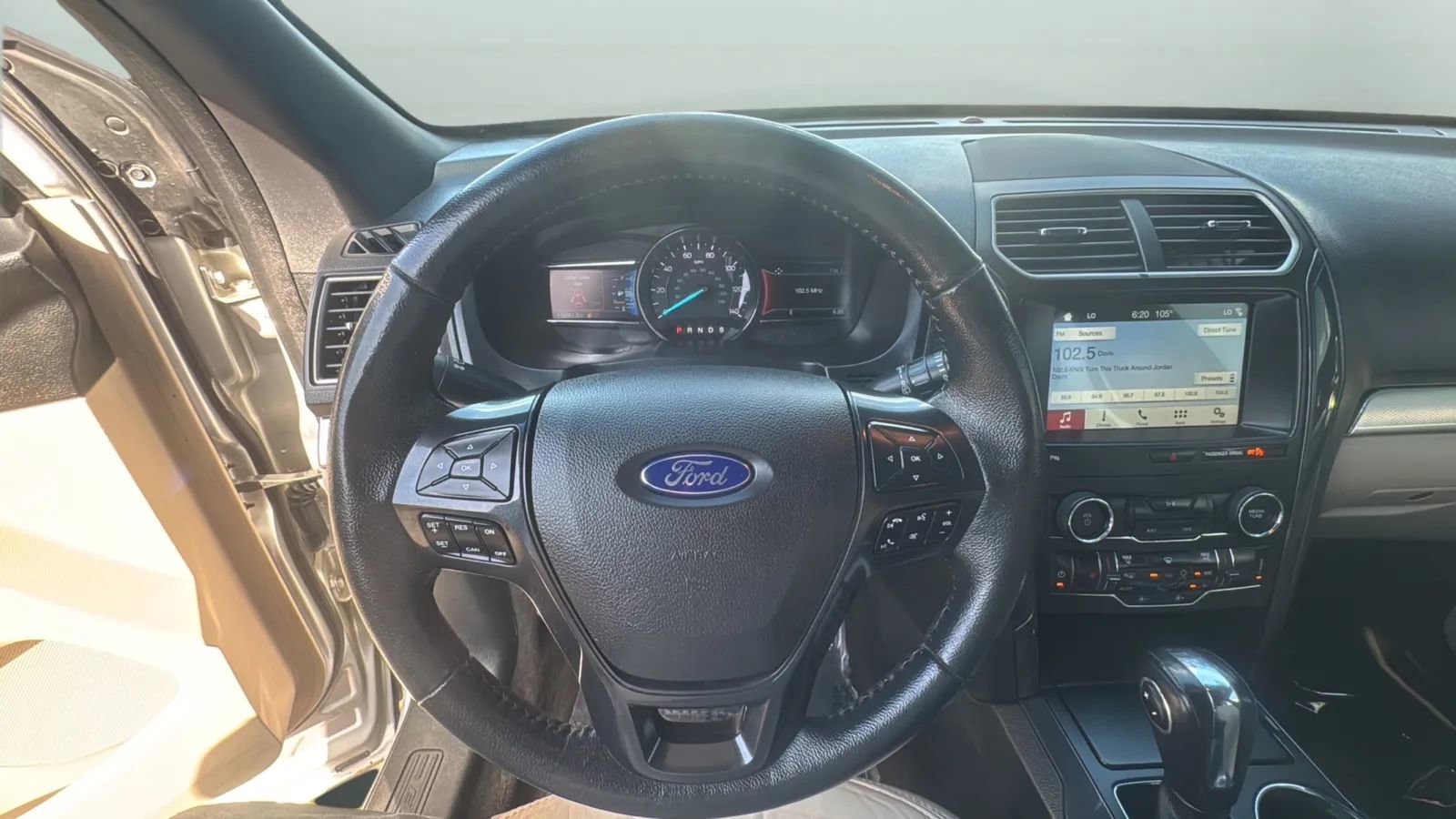 Used 2018 Ford Explorer XLT w/ Equipment Group 202A FWD image 22