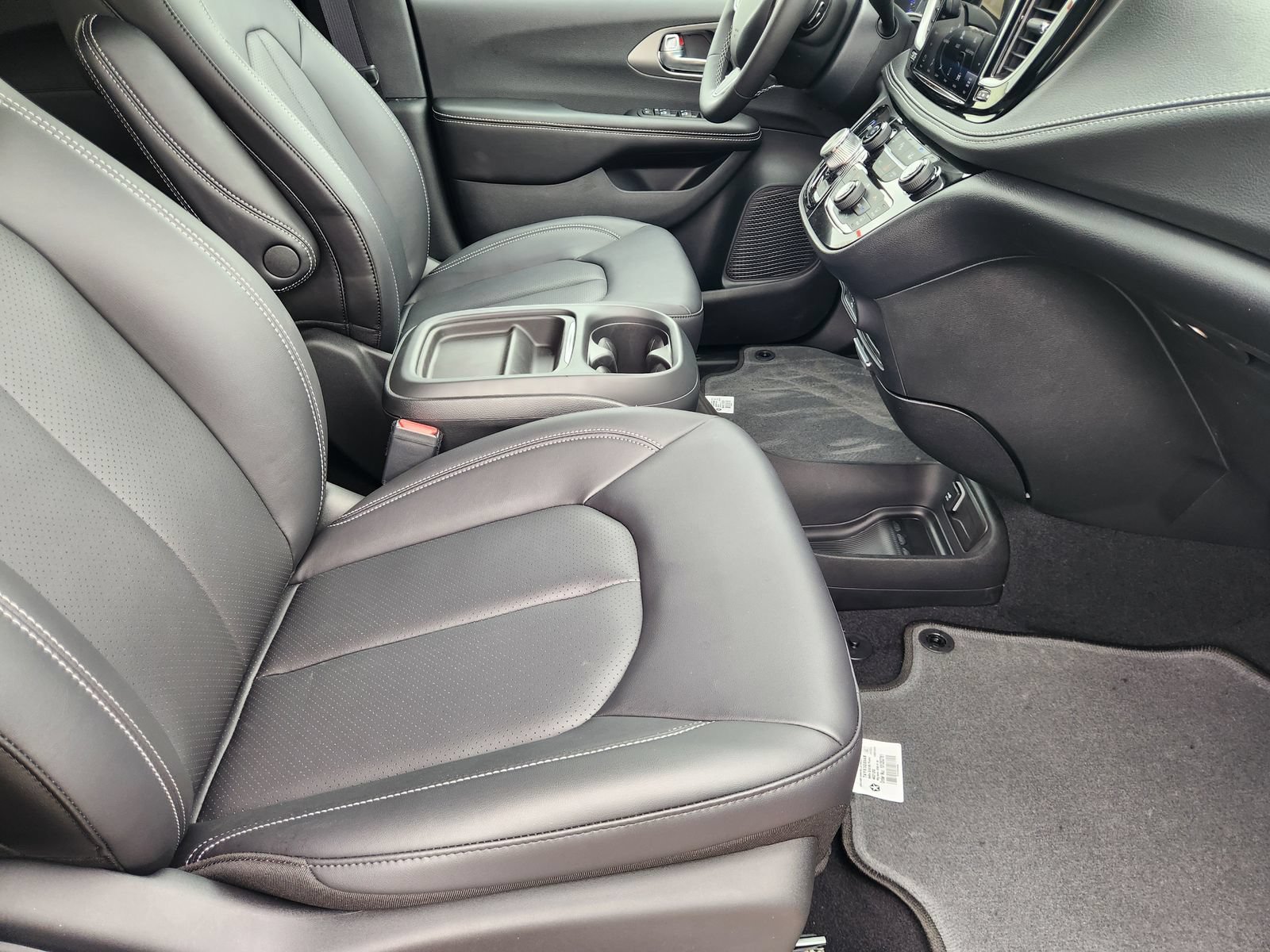 New 2027 Chrysler Pacifica Select FWD image 13