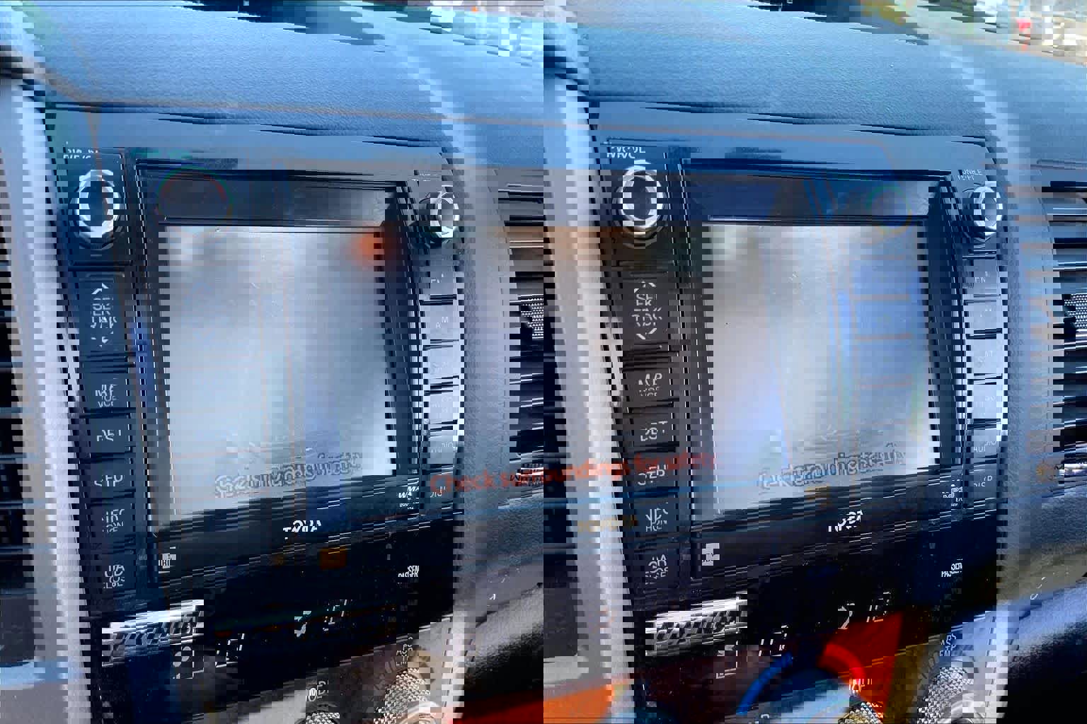 Used 2011 Toyota Tundra Limited w/ Platinum Pkg image 27