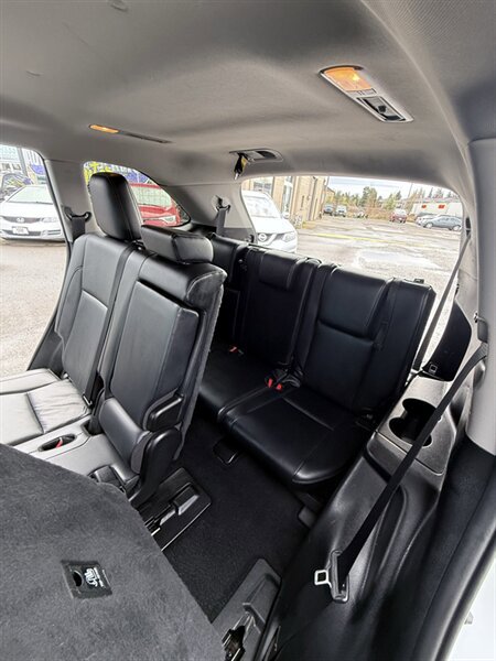 Used 2019 Toyota Highlander XLE AWD/4WD image 16