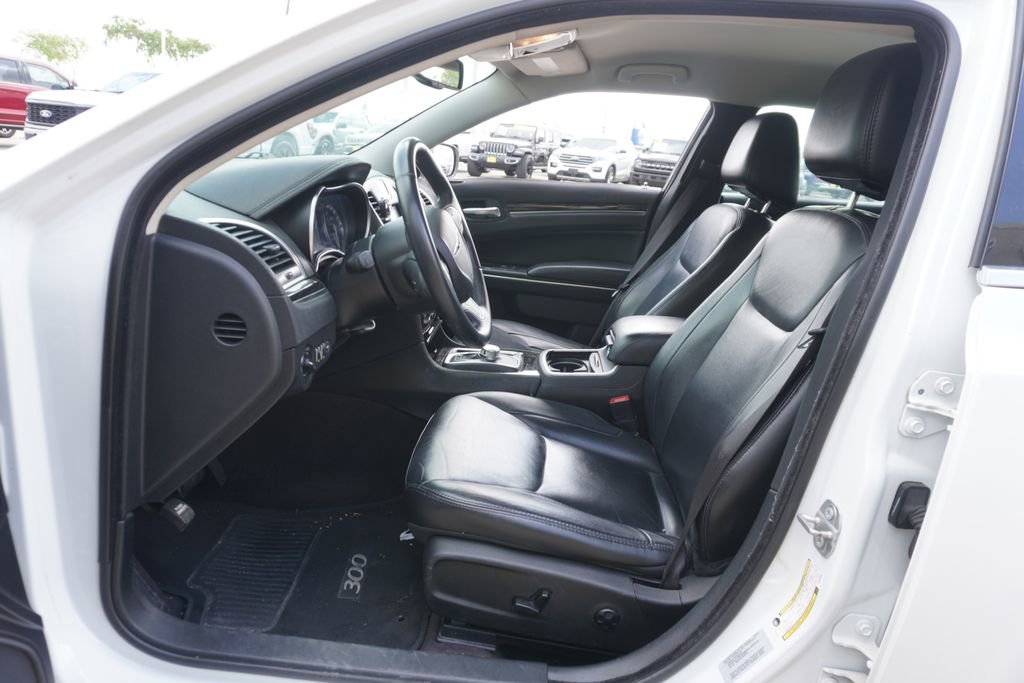 Used 2016 Chrysler 300 Limited image 7
