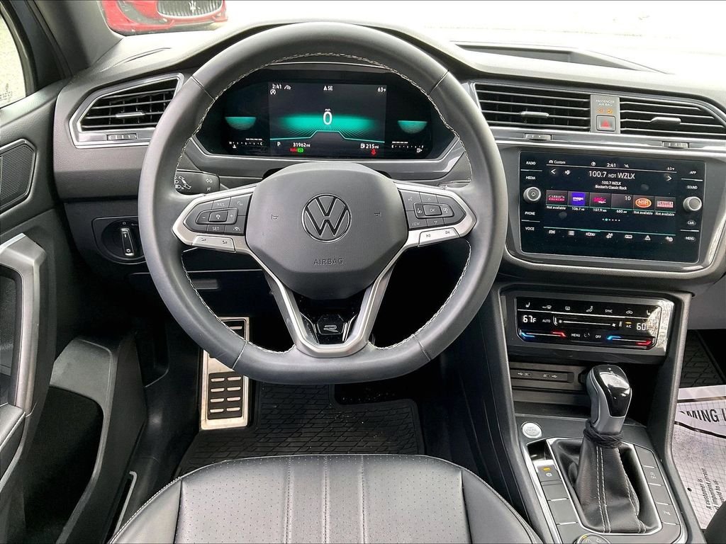 Used 2023 Volkswagen Tiguan SE R-Line AWD/4WD image 17