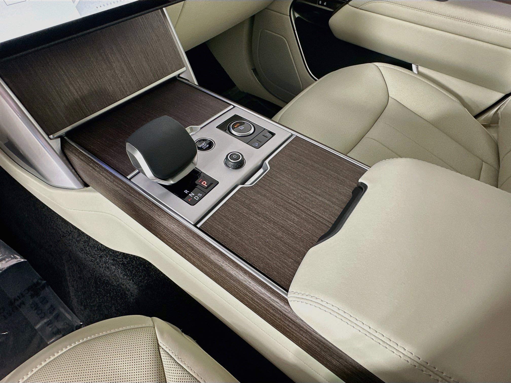 New 2027 Land Rover Range Rover SE AWD/4WD image 13