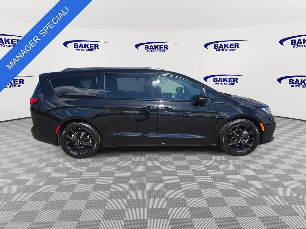 Used 2025 Chrysler Pacifica Limited FWD image 4