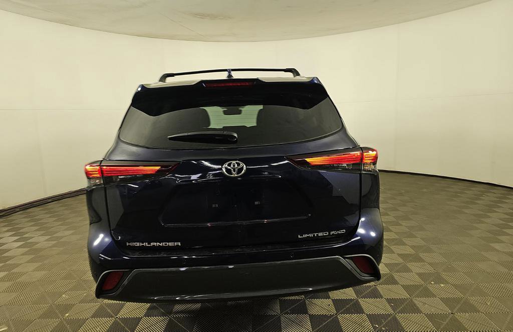 Used 2024 Toyota Highlander Limited AWD/4WD image 5