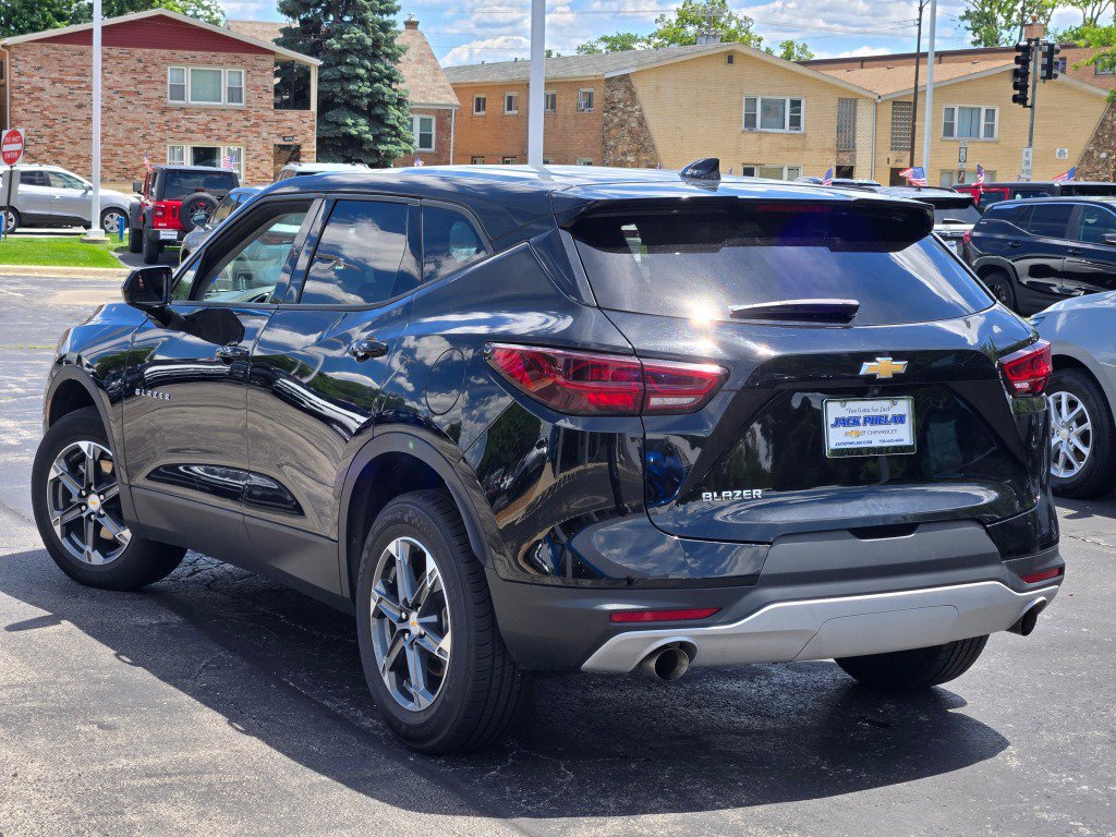 Used 2025 Chevrolet Blazer LT FWD image 15