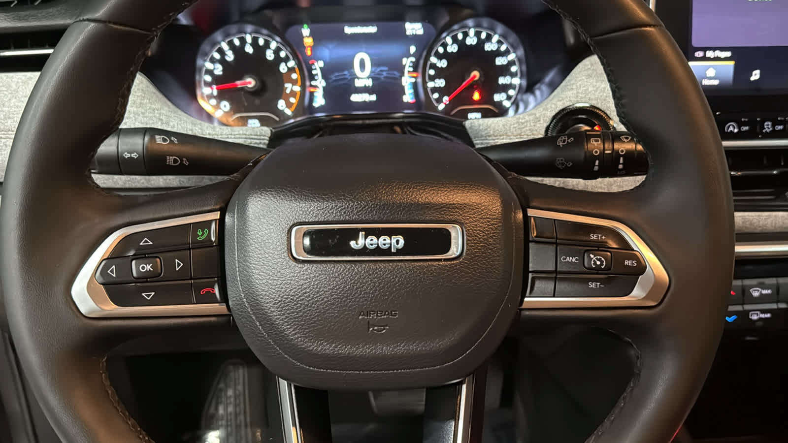 Used 2024 Jeep Compass Latitude AWD/4WD image 12