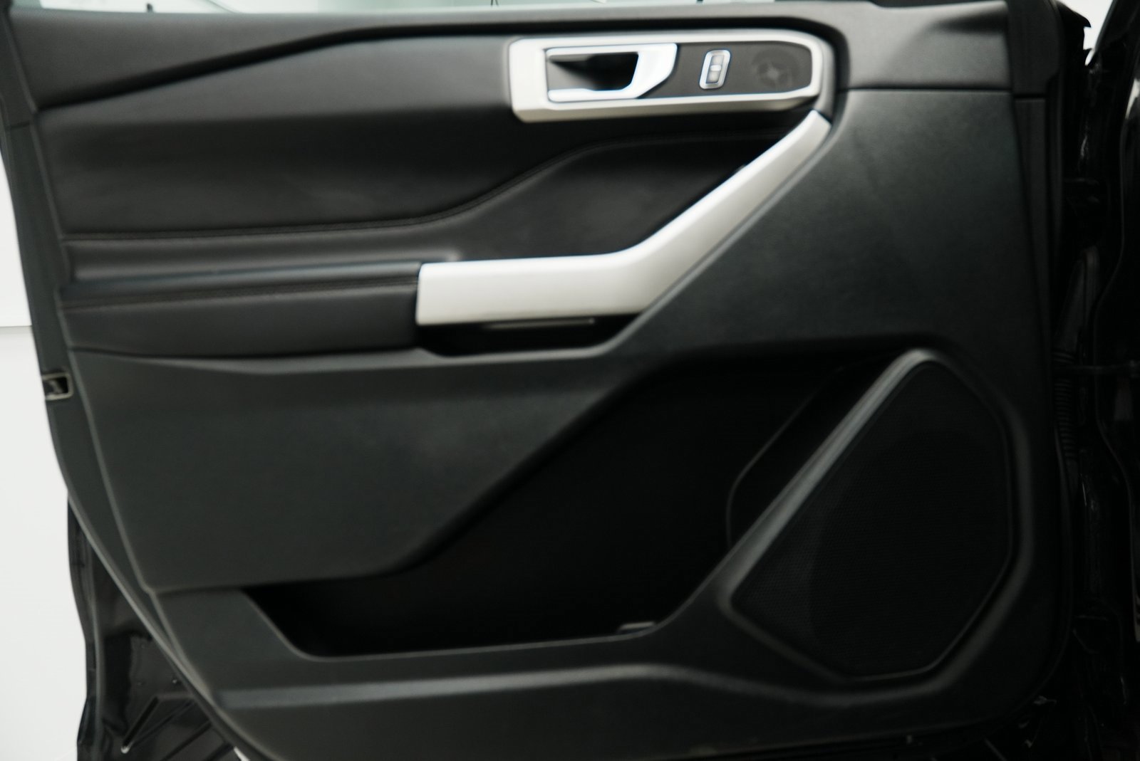 Used 2023 Ford Explorer XLT w/ Equipment Group 202A image 39