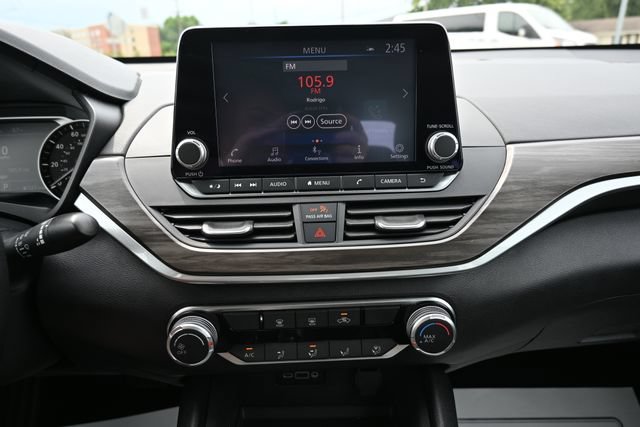 Used 2025 Nissan Altima 2.5 SV FWD image 30