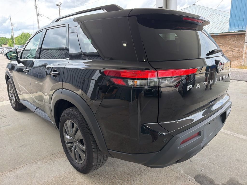 Used 2024 Nissan Pathfinder SV FWD image 4