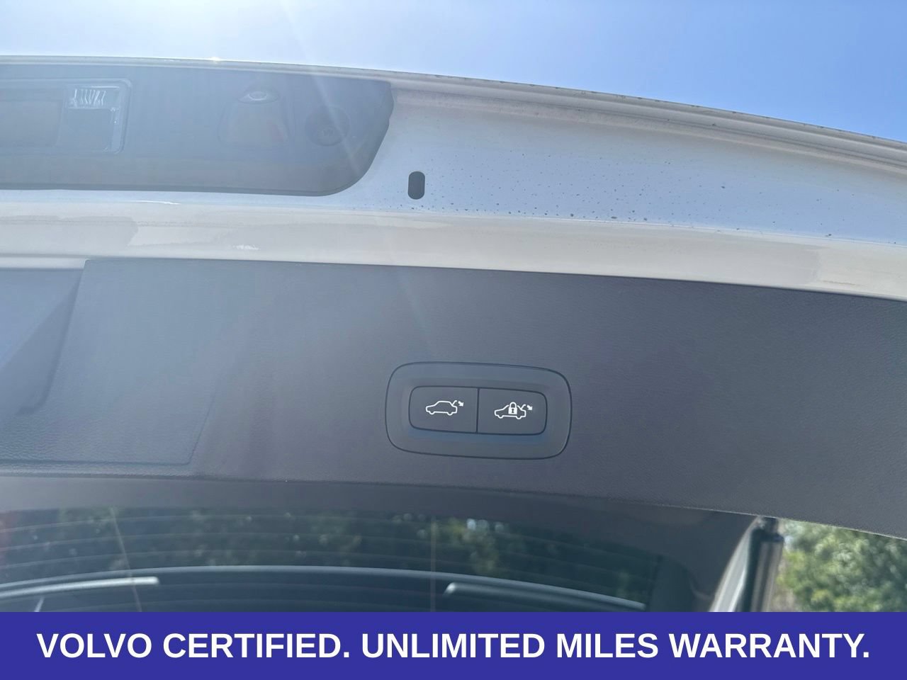 Certified 2024 Volvo XC40 B5 Ultimate w/ Protection Package Premier AWD/4WD image 8