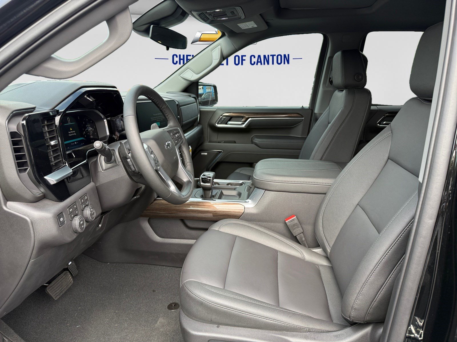 Used 2026 Chevrolet Silverado 1500 LT Trail Boss w/ LT Trail Boss Premium Package AWD/4WD image 9