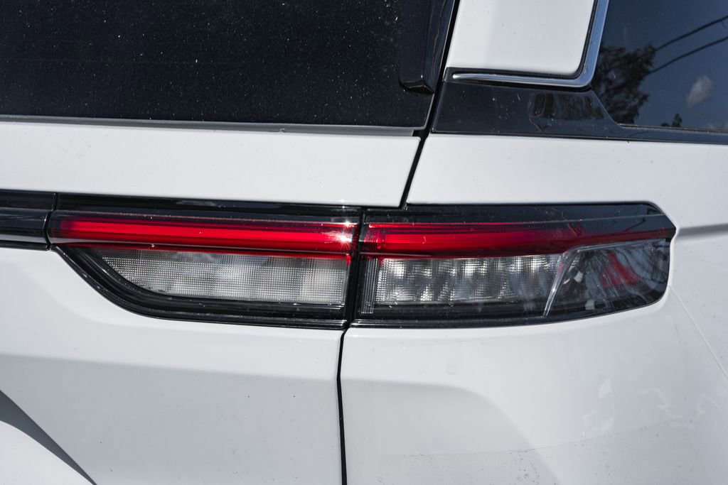 New 2025 Jeep Grand Cherokee Laredo X w/ Luxury Tech Group I image 6