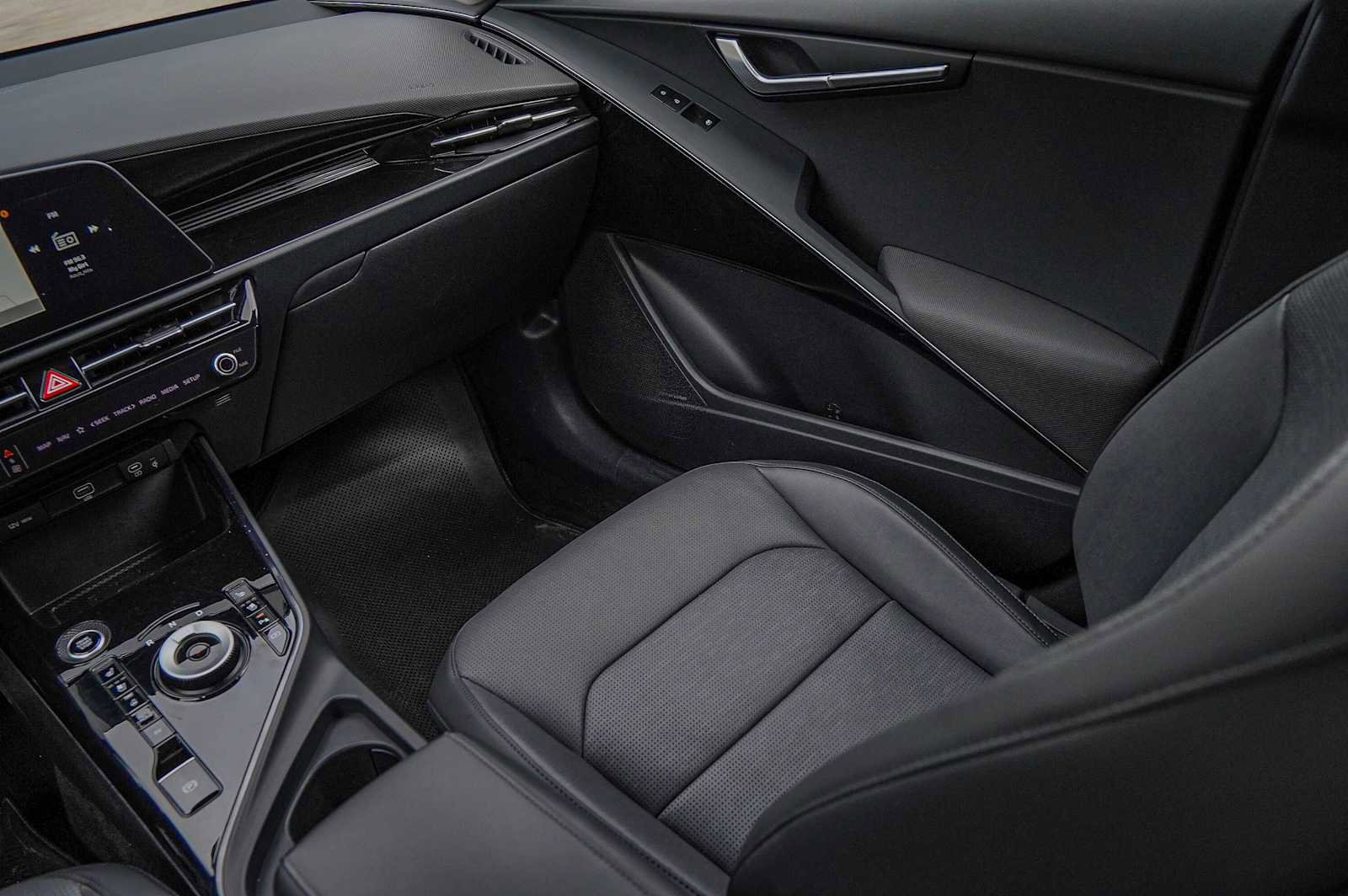 Certified 2024 Kia Niro SX Touring image 29