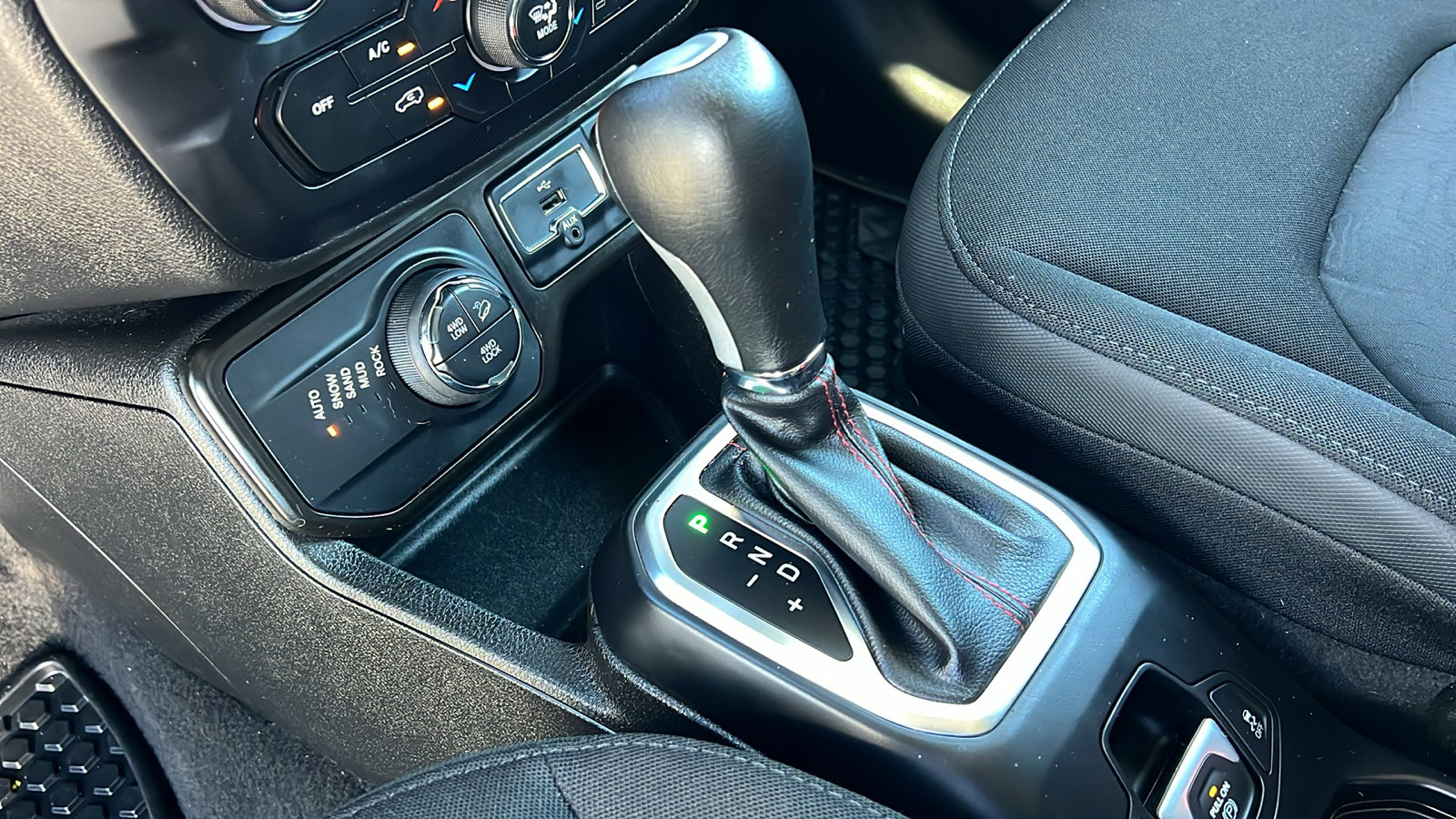 Used 2023 Jeep Renegade Trailhawk image 20