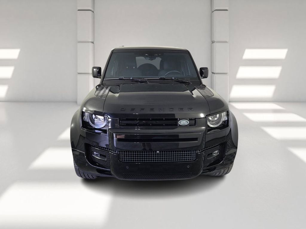Used 2025 Land Rover Defender 130 X-Dynamic SE image 3