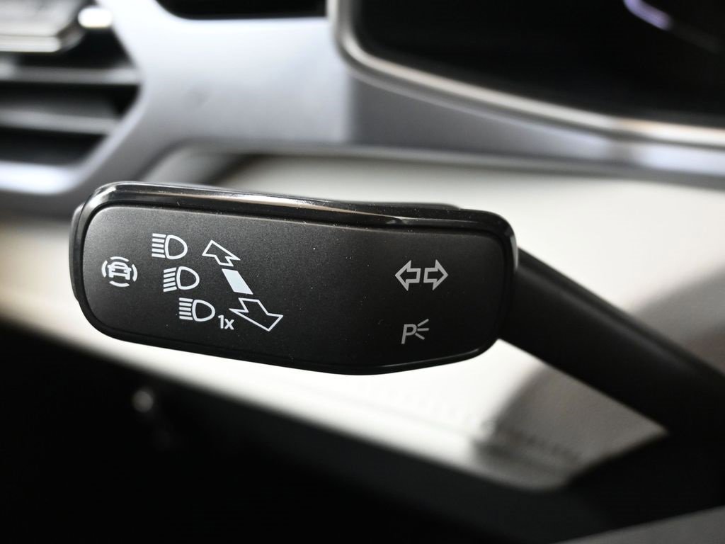 New 2025 Volkswagen Taos SEL image 28