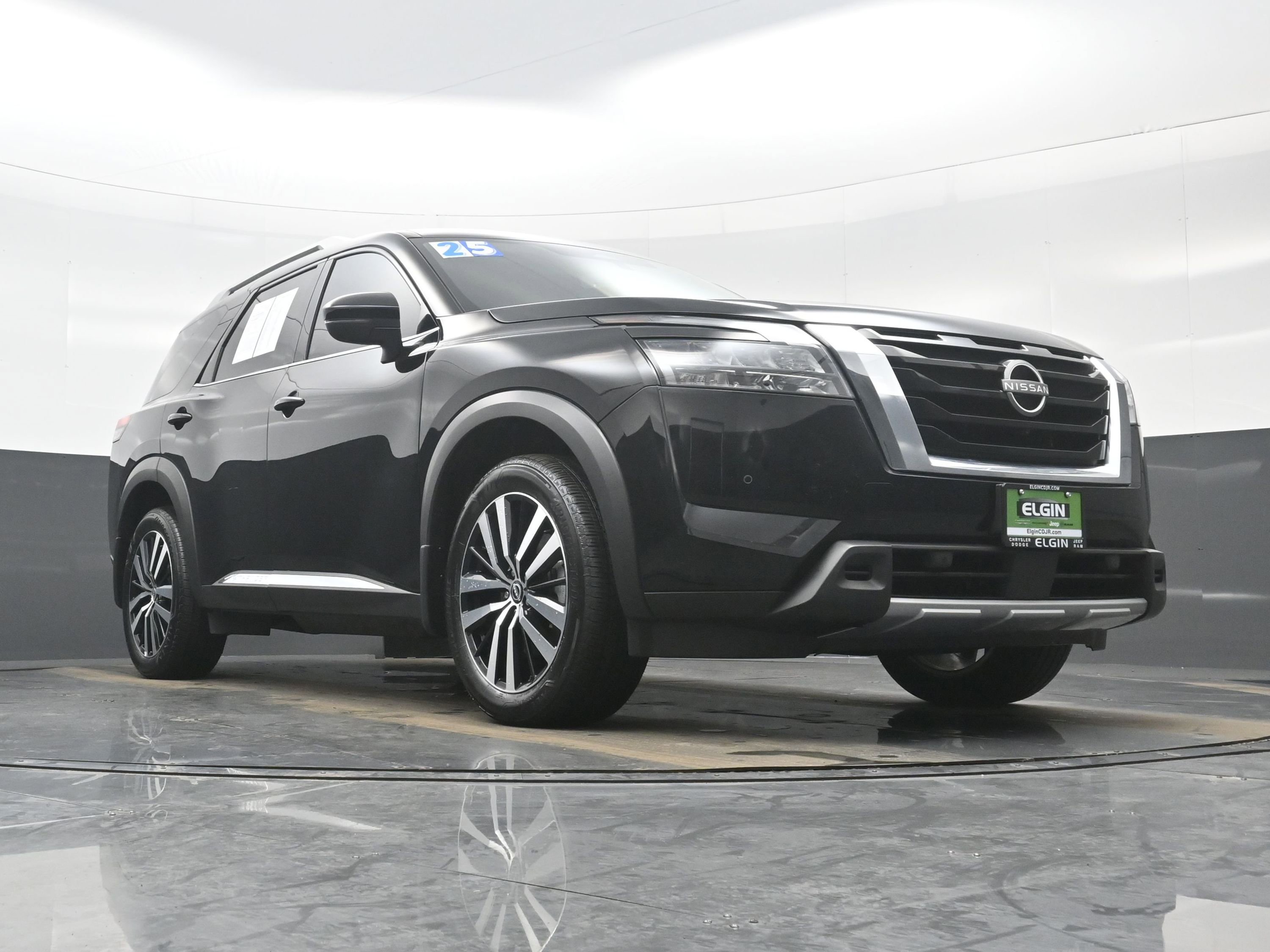 Used 2025 Nissan Pathfinder Platinum w/ Cargo Package image 35