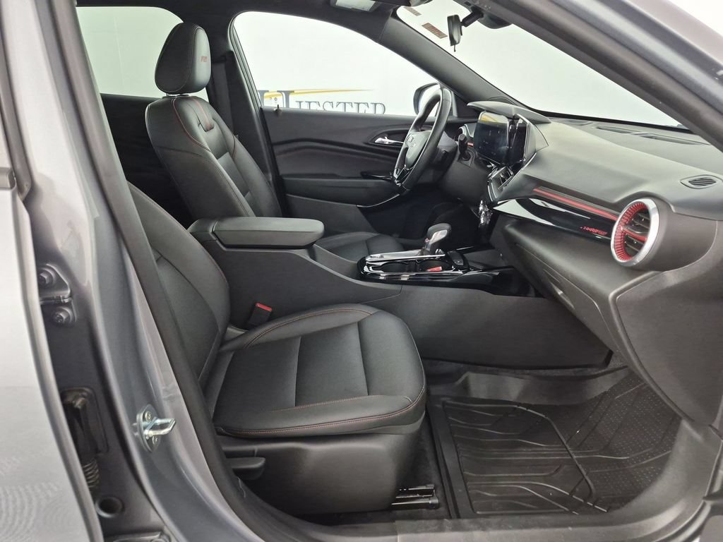 Certified 2024 Chevrolet Trax RS w/ Sunroof Package FWD image 39