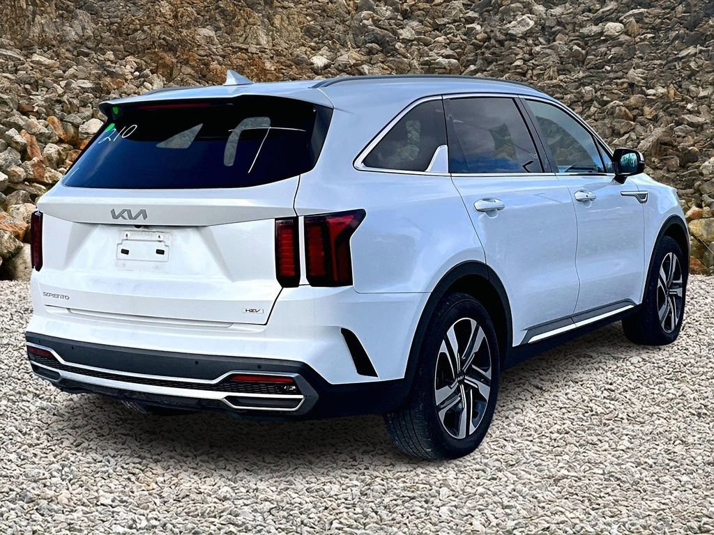 Used 2023 Kia Sorento EX image 2